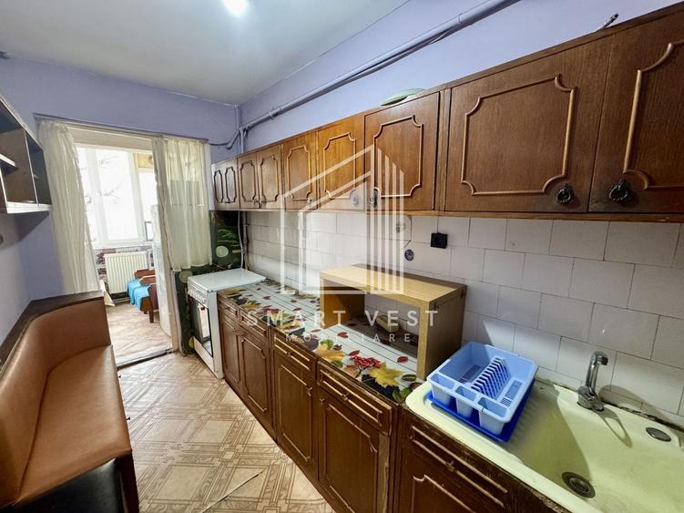 Apartament cu 3 camere decomandat, mobilat în Micro 15