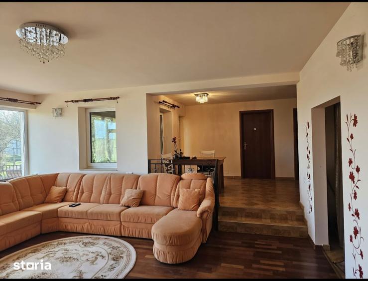 Casă cu 5 camere cu Teren 2300 Mp în Tureni
