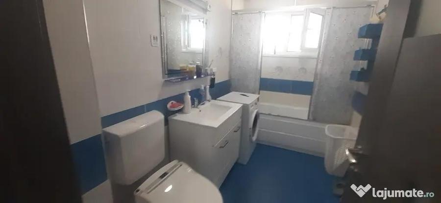 Apartament cu 4 camere decomandat în Central