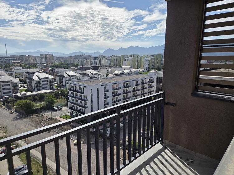 Apartament cu 3 camere decomandat în Tractorul