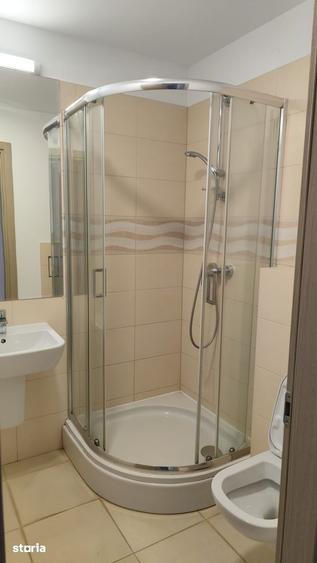 Apartament cu 4 camere semidecomandat în Băneasa