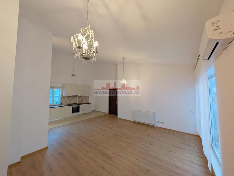 Apartament cu 2 camere semidecomandat în Băneasa