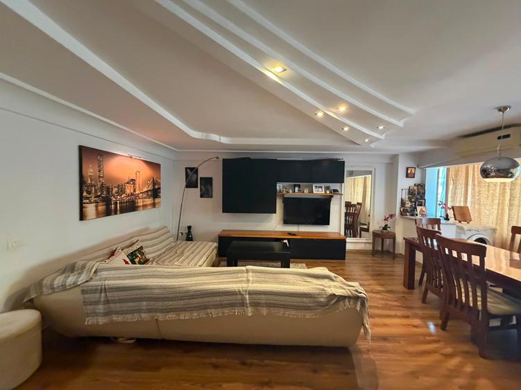 Apartament cu 3 camere decomandat în Babadag