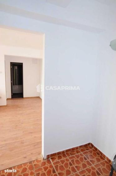 Apartament cu 2 camere semidecomandat în Podu Roș