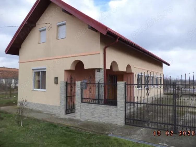 Casă cu Teren 1756 Mp în Vest