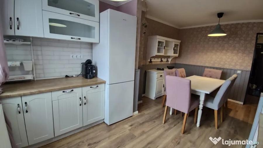 Apartament cu 3 camere decomandat în Ștrand