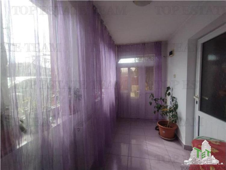 Casă individuală cu 4 camere cu Teren 704 Mp în 1 Decembrie