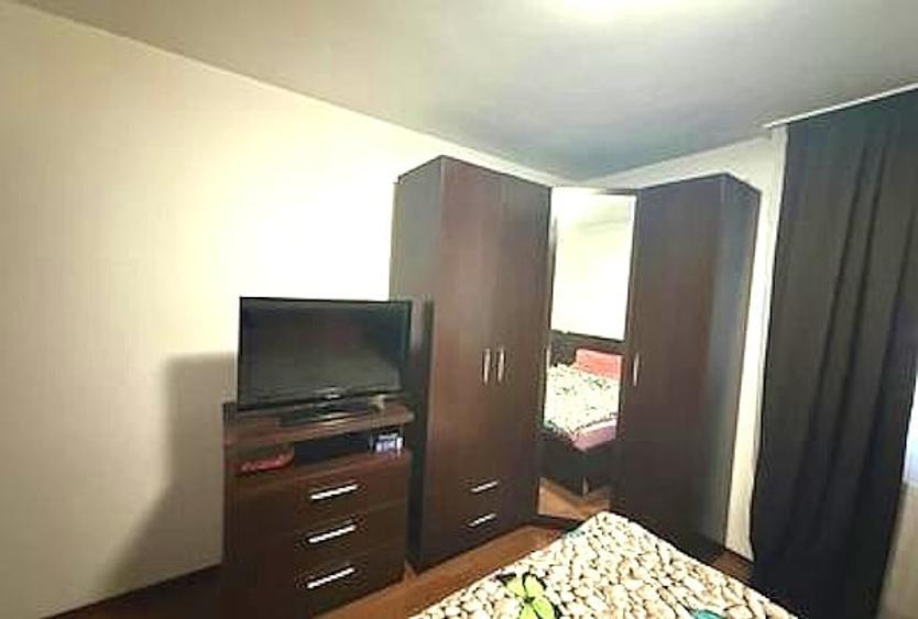 Apartament cu 3 camere decomandat, mobilat în Titan