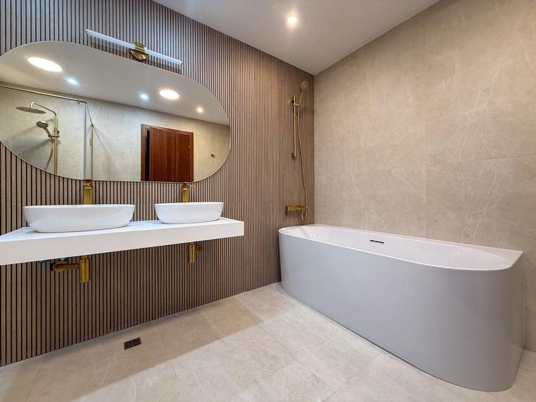 Apartament cu 3 camere semidecomandat, mobilat în Primăverii