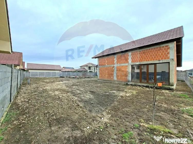Casă cu 5 camere cu Teren 983 Mp în Vladimirescu
