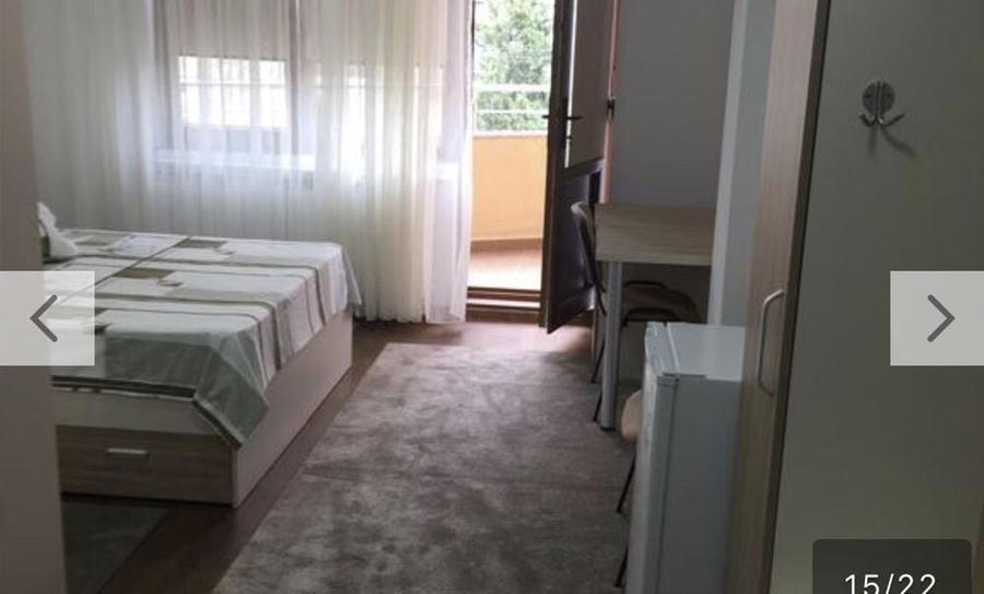 Casă individuală cu 10 camere cu Canalizare în Poarta 6