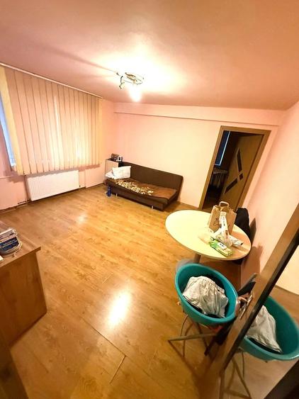 Apartament cu 2 camere semidecomandat în Complex Studențesc