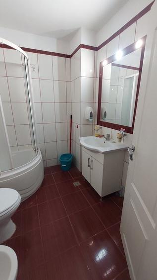 Apartament cu 4 camere decomandat în Central