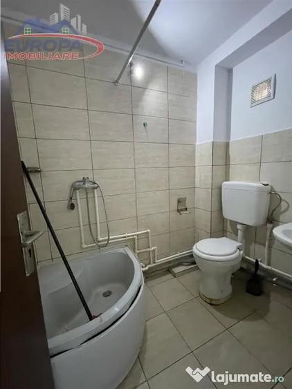 Casă cu 10 camere cu Teren 300 Mp în Dallas