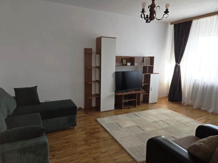 Apartament cu 3 camere decomandat în Drumul Taberei