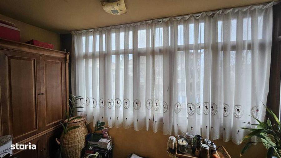Apartament cu 3 camere decomandat în Cetate