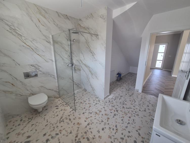 Duplex cu 4 camere cu Canalizare în Vladimirescu