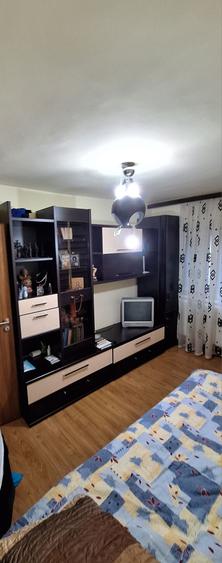 Apartament cu 3 camere decomandat în Exterior Vest
