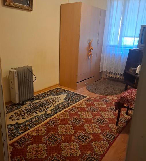 Apartament cu 3 camere semidecomandat în Groapa