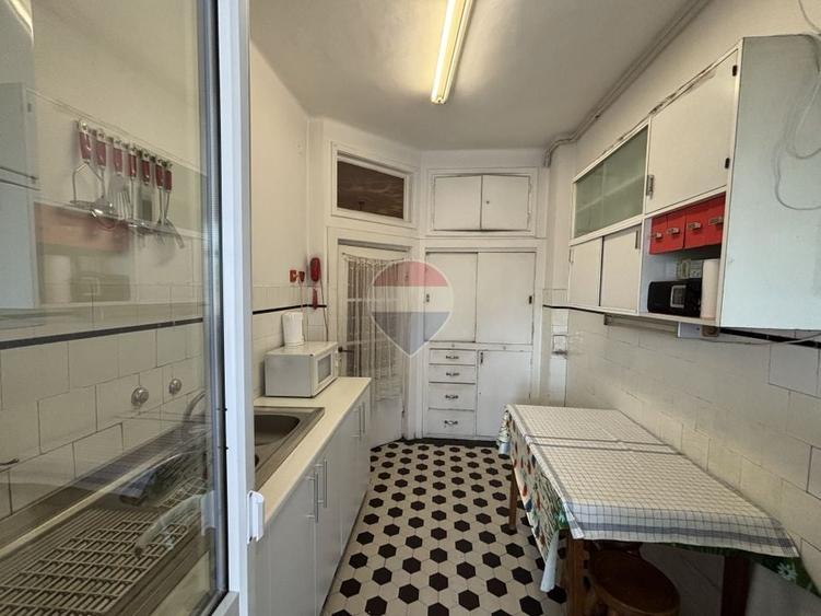 Apartament cu 4 camere decomandat, mobilat în Periferie