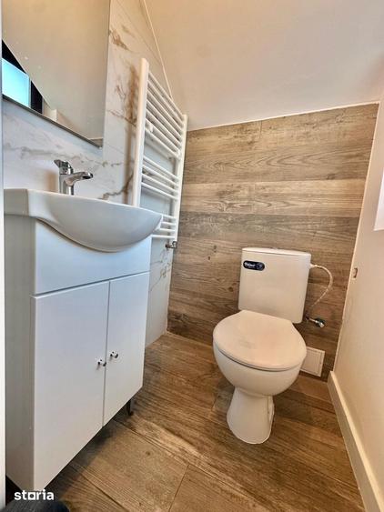 Casă cu 4 camere decomandat cu Teren 400 Mp în Central