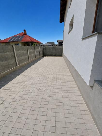 Casă individuală cu 6 camere cu Garaj în Periferie