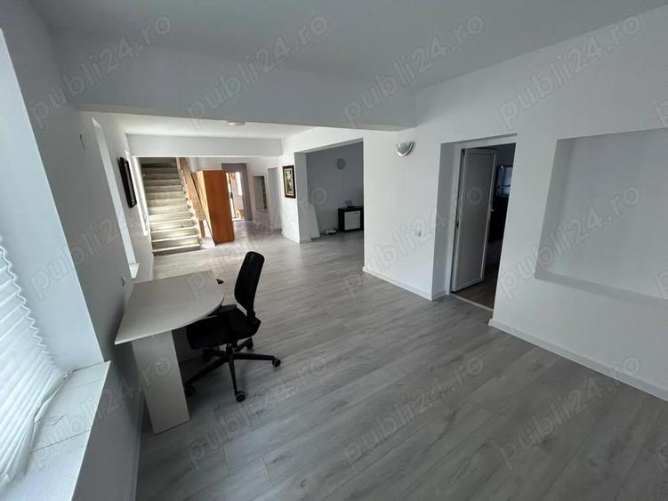 Casă cu 6 camere cu Teren 1500 Mp în Florica