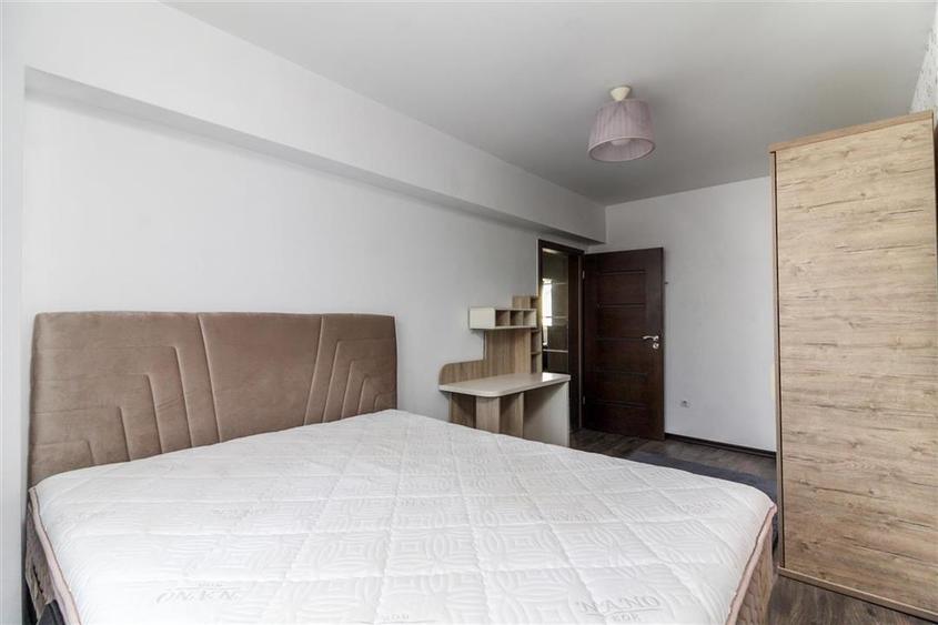 Apartament cu 3 camere semidecomandat, mobilat în Andrei Mureșanu