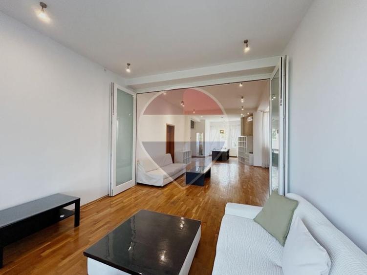 Apartament cu 3 camere semidecomandat, mobilat în Primăverii