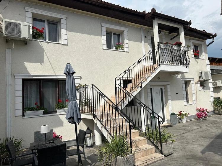 Casă cu 6 camere cu Teren 700 Mp în Central