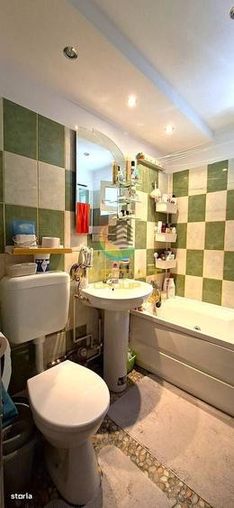 Apartament cu 3 camere semidecomandat în Central