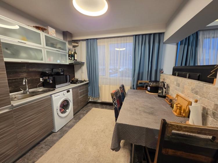 Apartament cu 3 camere semidecomandat în Ștefan cel Mare
