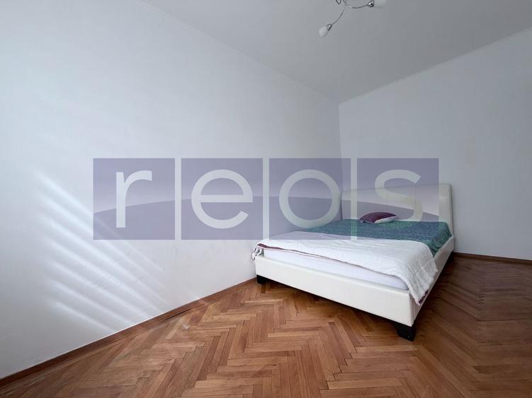 Apartament cu 3 camere semidecomandat în Pajura