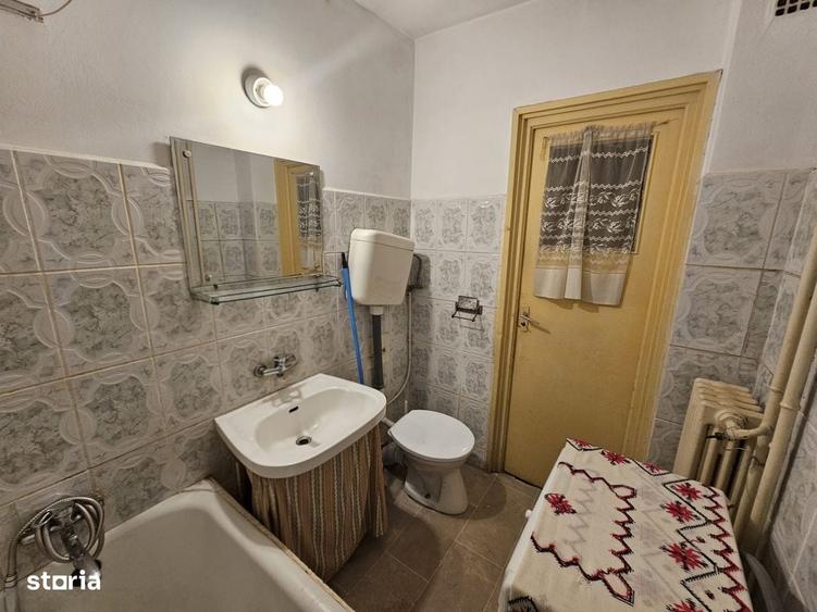 Apartament cu 3 camere semidecomandat în Giulești