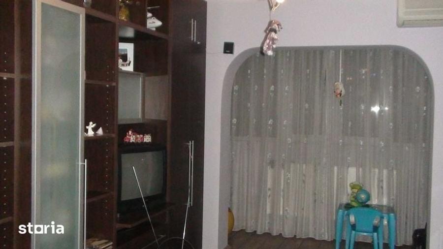 Apartament cu 2 camere decomandat în Teiul Doamnei