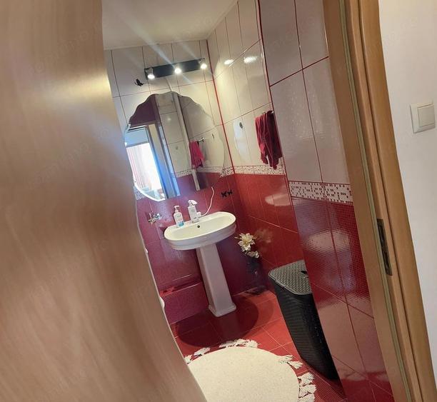Apartament cu 4 camere decomandat în Berceni