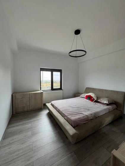 Apartament cu 3 camere decomandat, mobilat în Lazu