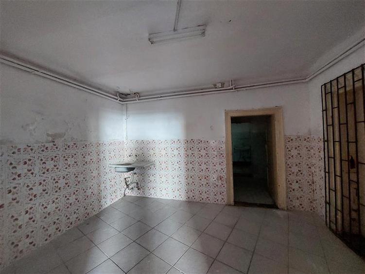Casa cu spatiu comercial, zona Intim - 15