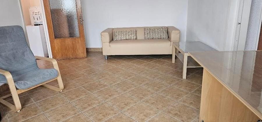 Apartament cu 4 camere decomandat, mobilat în Polonă
