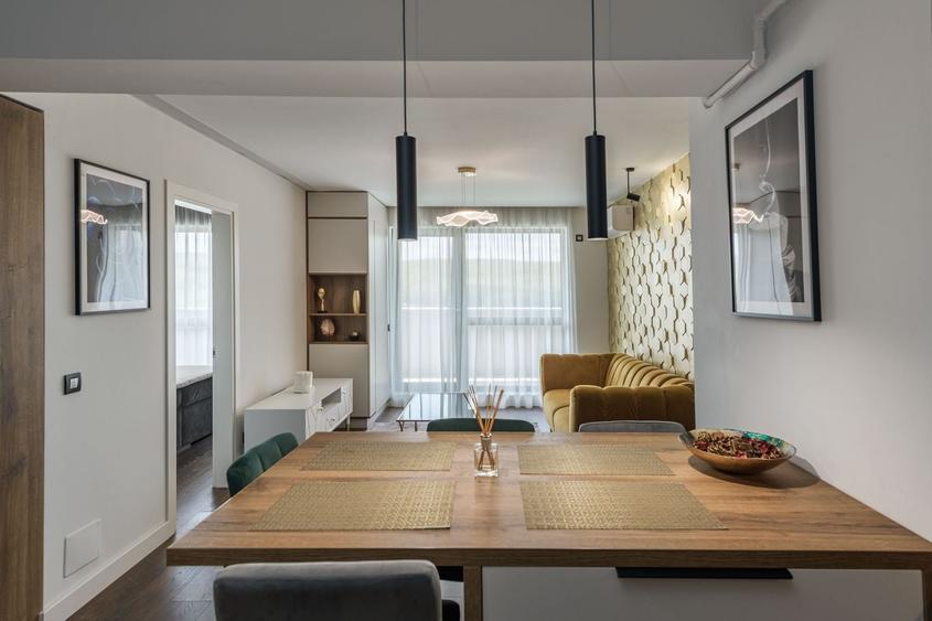 Apartament cu 3 camere semidecomandat, mobilat în Zorilor