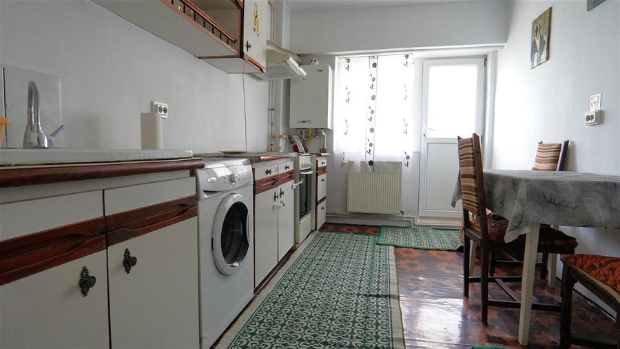 Apartament cu 2 camere decomandat în Est