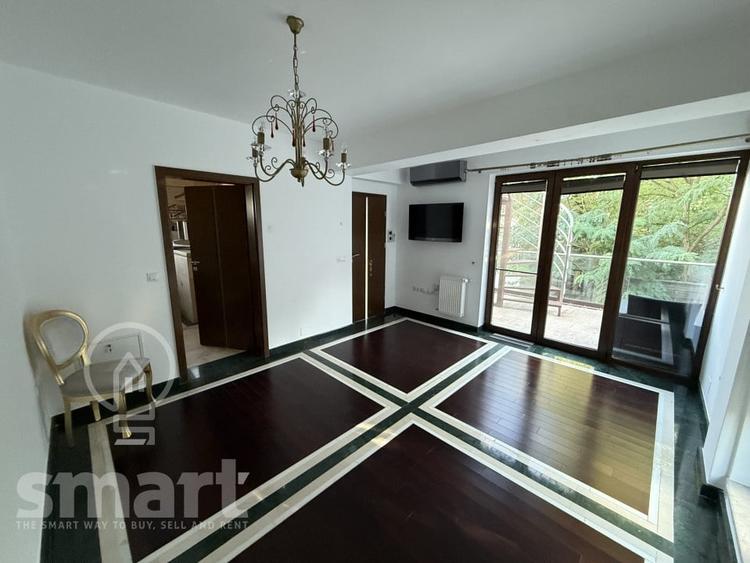 Duplex cu 12 camere cu Canalizare în Central