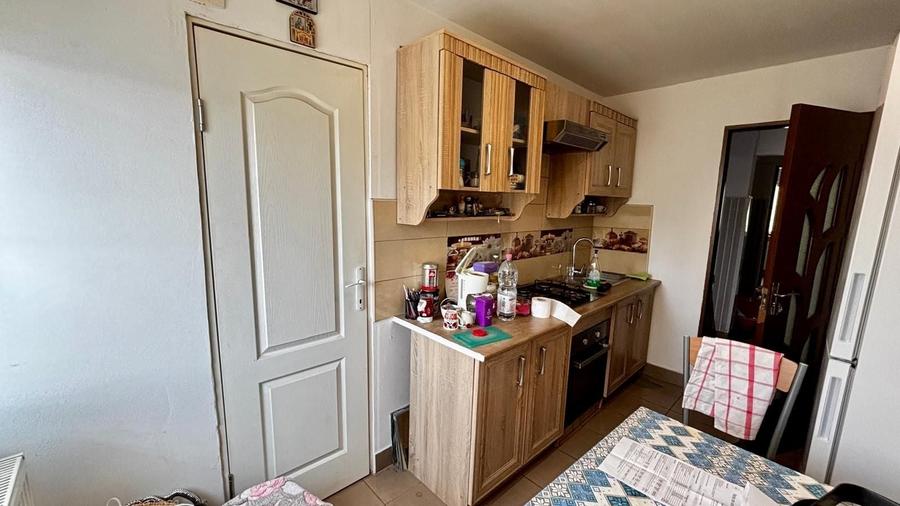 Apartament cu 3 camere decomandat, mobilat în Mihai Bravu