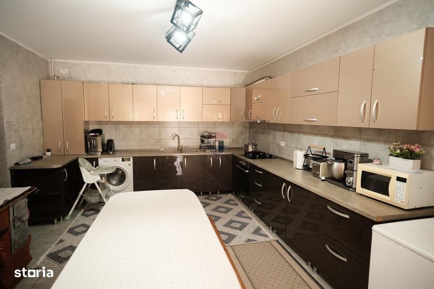 Casă cu 4 camere cu Teren 1500 Mp în Central