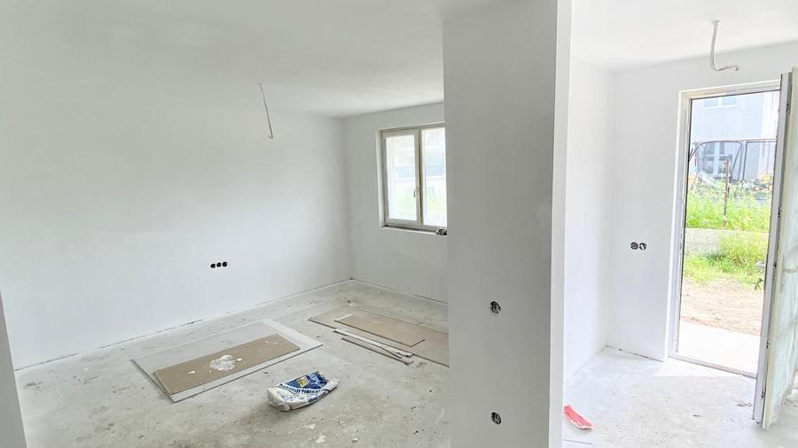 Duplex cu 3 camere cu Canalizare în Sud-Vest