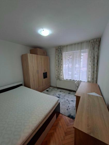 Apartament cu 3 camere decomandat în Exterior Vest