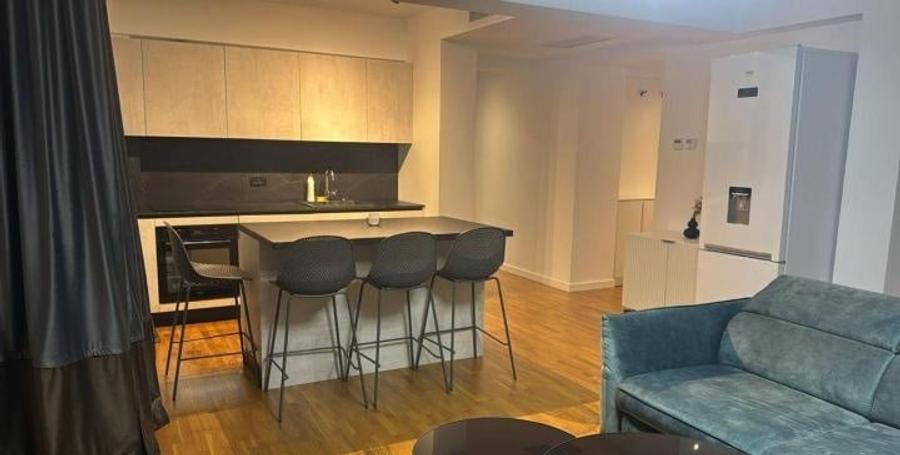 Apartament cu 2 camere semidecomandat, mobilat în Băneasa