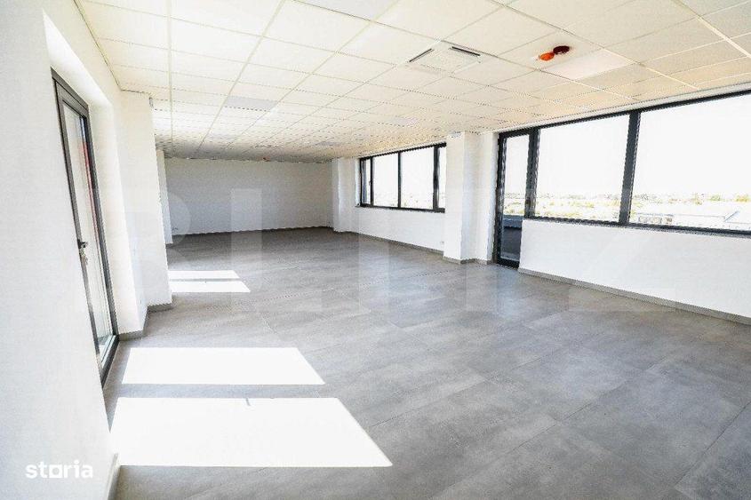 Spațiu comercial, de 3,425 mp, în Nord