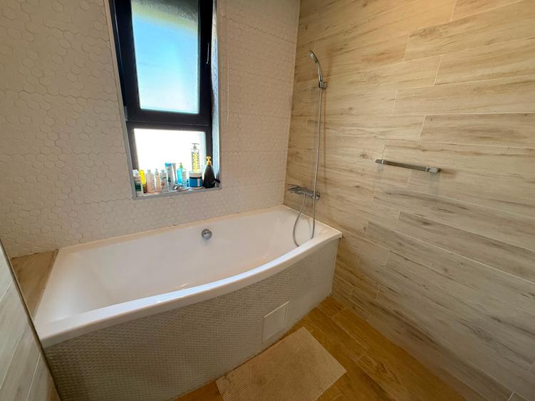 Casă individuală cu 4 camere cu Teren 500 Mp în Exterior Est