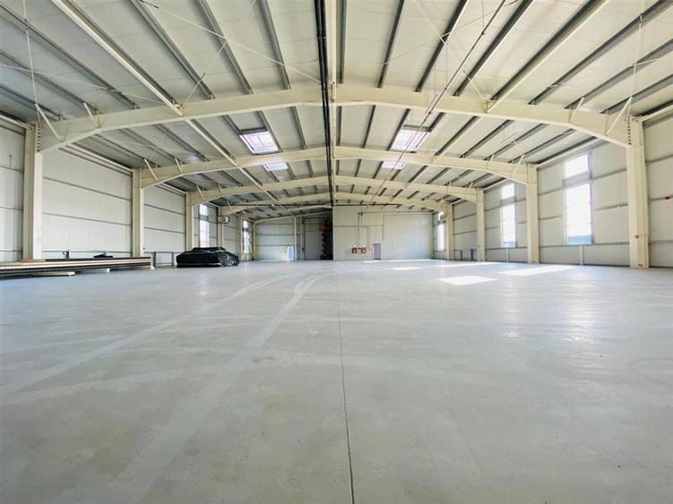Spațiu industrial, de 1,250 mp, în Lețcani
